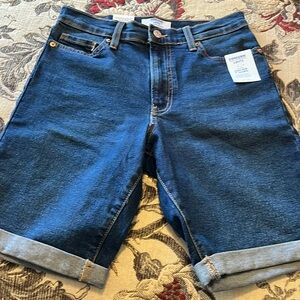 Denizen from Levi cuffed Bermuda jeans shorts. High-rise 9" shorts size 2 / W26